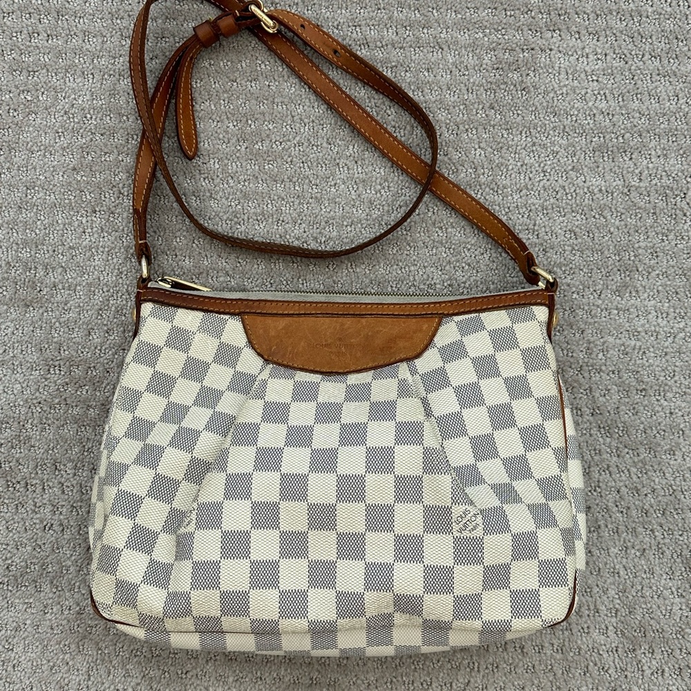 Pre-loved Louis Vuitton white canvas cross body bag.  Small version.